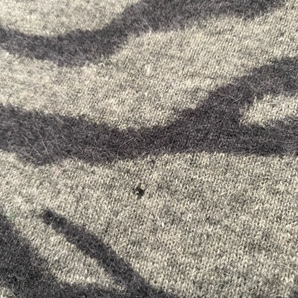 Vtg 90s Gray Zebra Stripe Sweater Leather Accent S 80s Off Shoulder Boho As Is - Picture 4 of 4